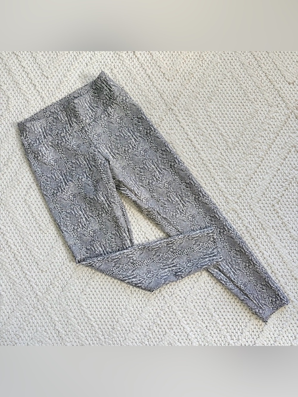 EXPRESS Snakeskin Jeggings Skinny Black White Pants Womens Size MEDIUM NEW NWOT